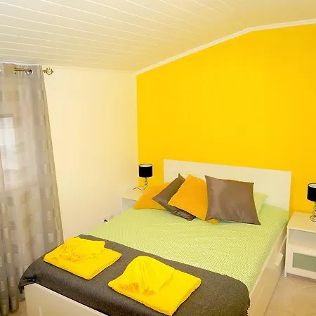 Apartment Oriente Dna Studios