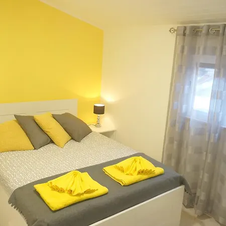 Apartment Oriente Dna Studios